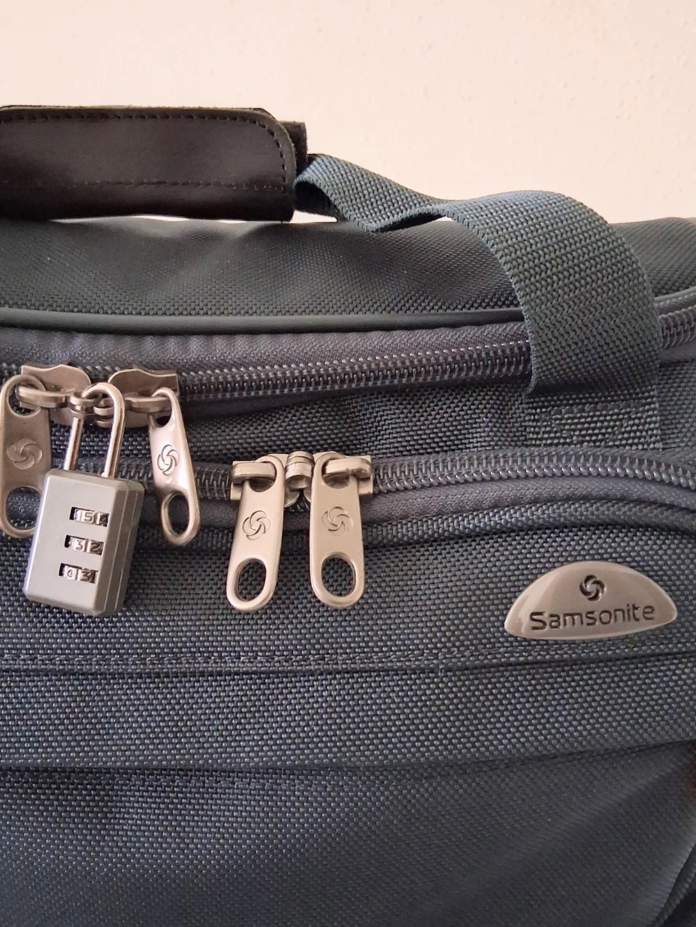 Samsonite Green Men's Travel Messenger Bag